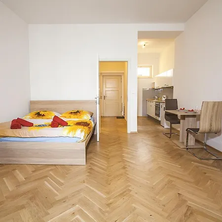 Beautiful Thamova Apartament