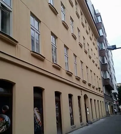 Apartment Beautiful Thamova Prague